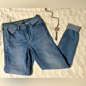 American Eagle Light Wash Skinny Jeans